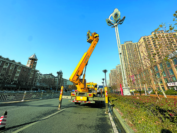  “掌灯人”：守护城市“光明”